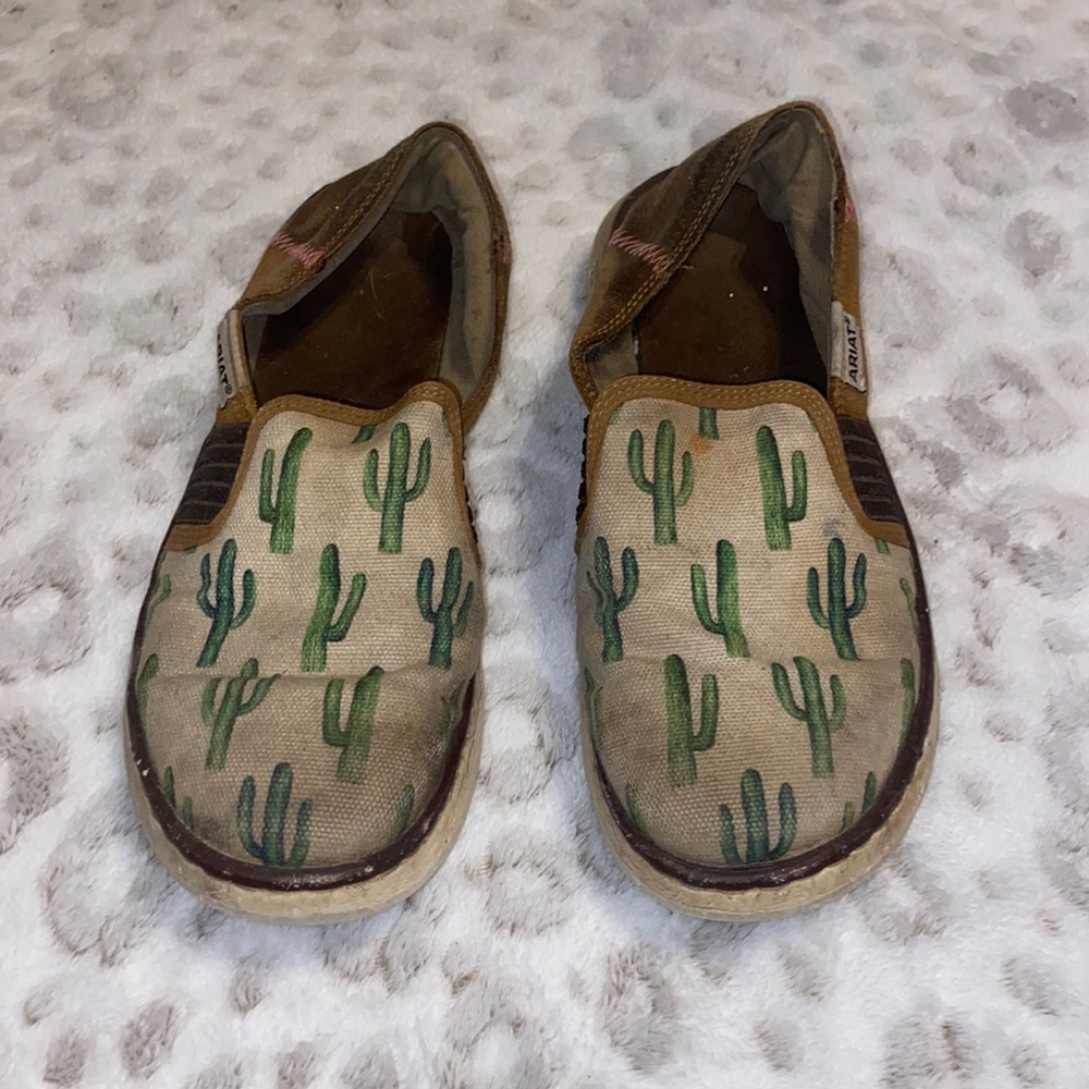 ARIAT cactus print slip on shoes